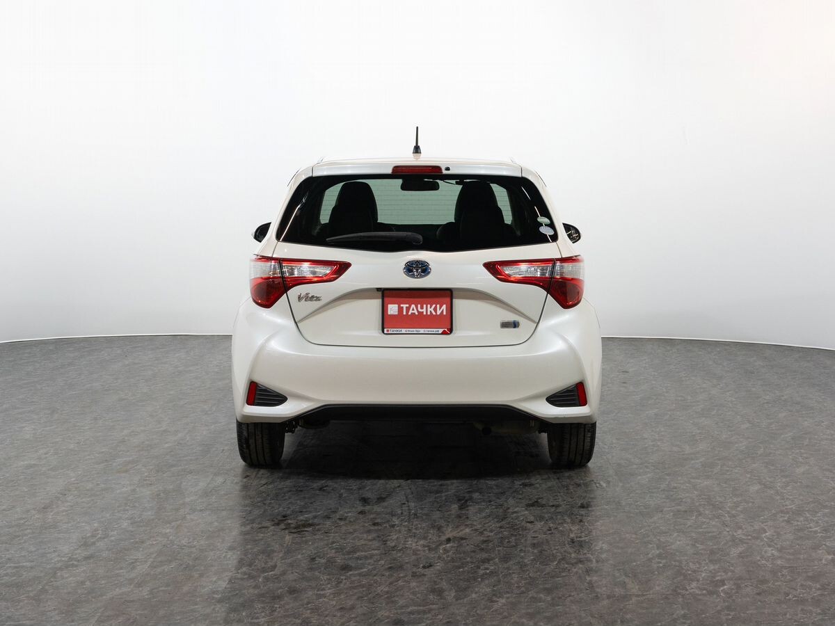Toyota Vitz 2017 - фото автомобиля