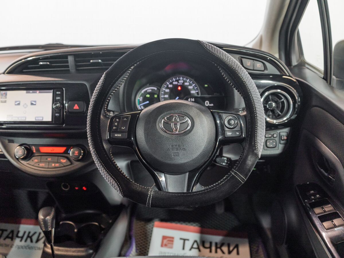 Toyota Vitz 2017 - фото автомобиля