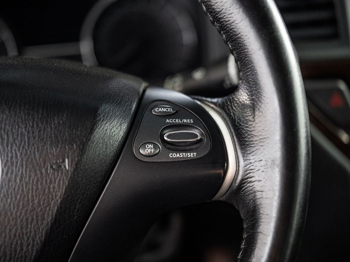 Nissan Pathfinder 2015 - фото автомобиля