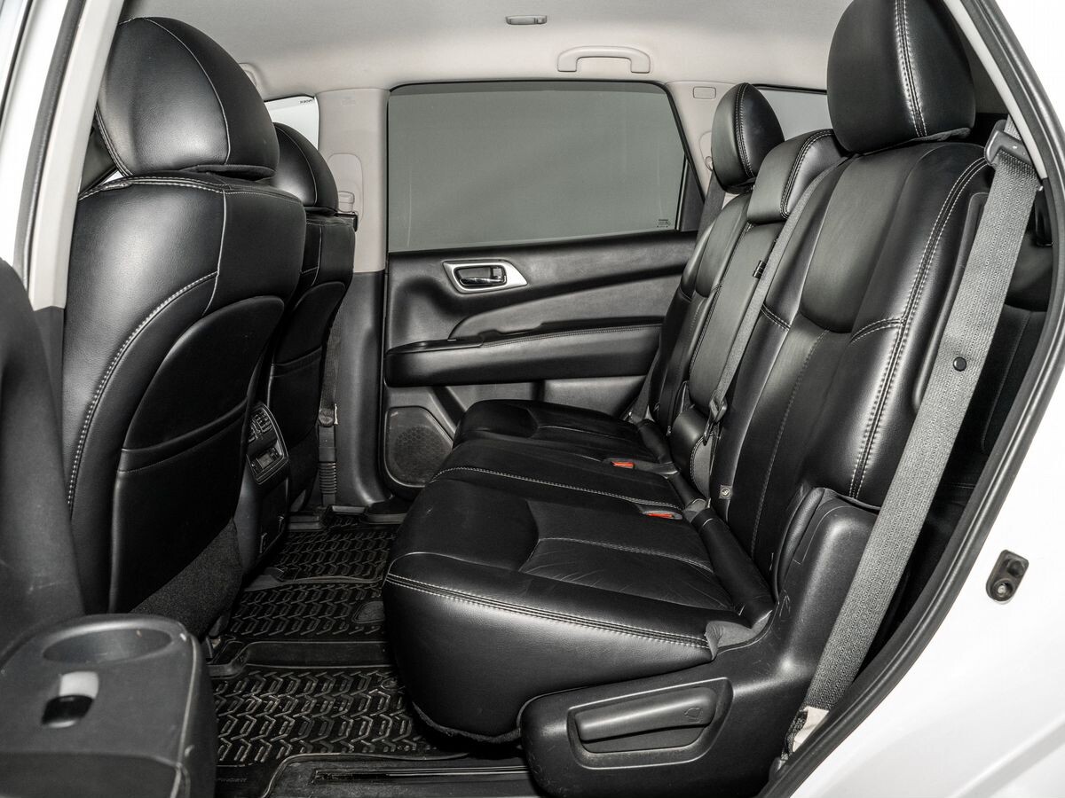 Nissan Pathfinder 2015 - фото автомобиля