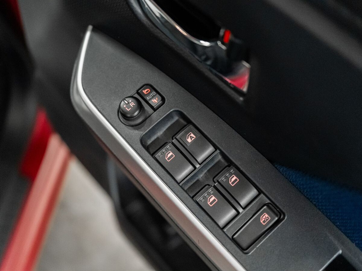 Toyota Tank 2018 - фото автомобиля