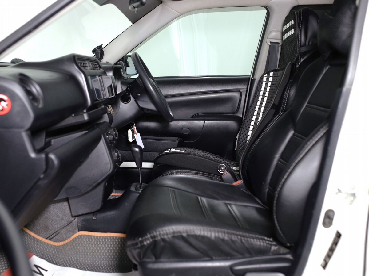 Toyota Succeed 2015 - фото автомобиля