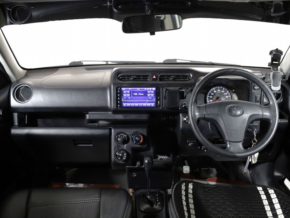 Toyota Succeed 2015 - фото автомобиля