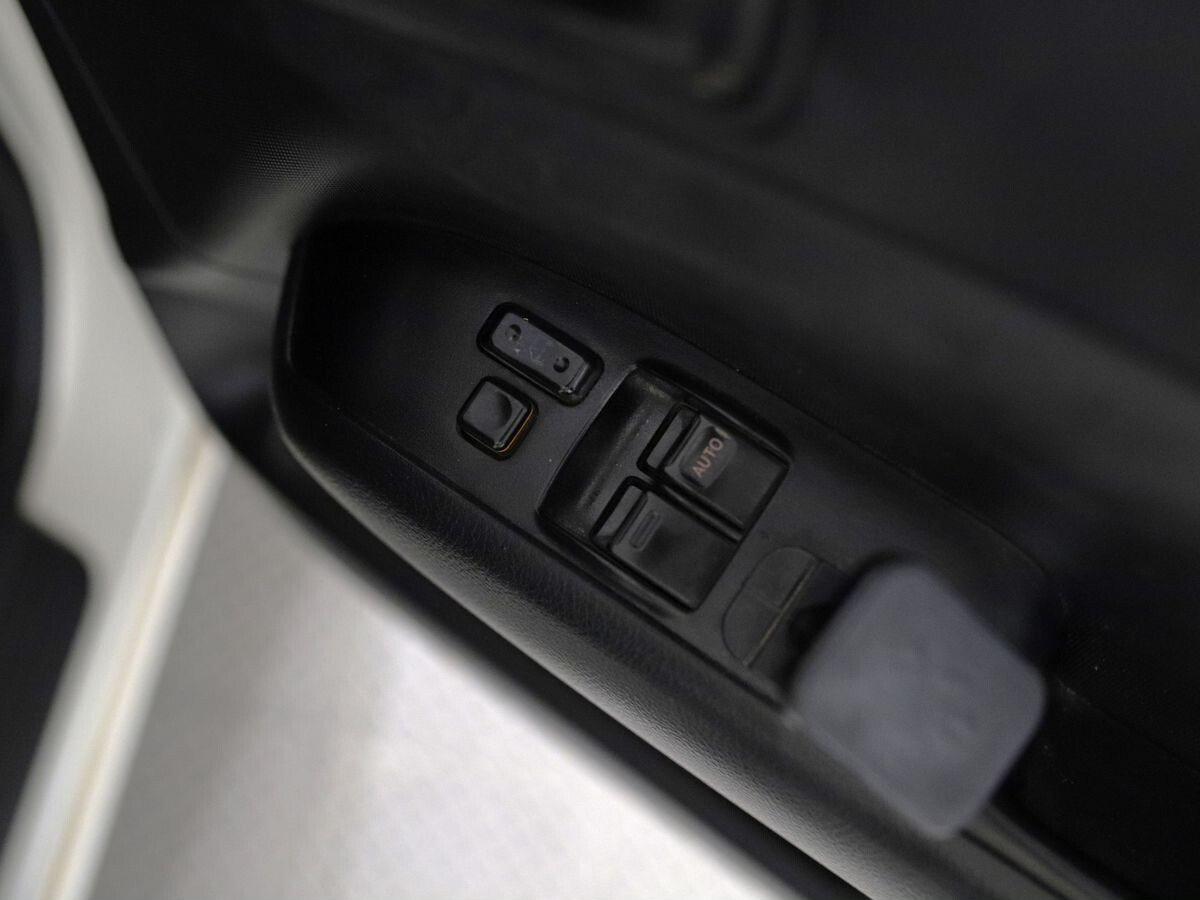 Toyota Succeed 2015 - фото автомобиля