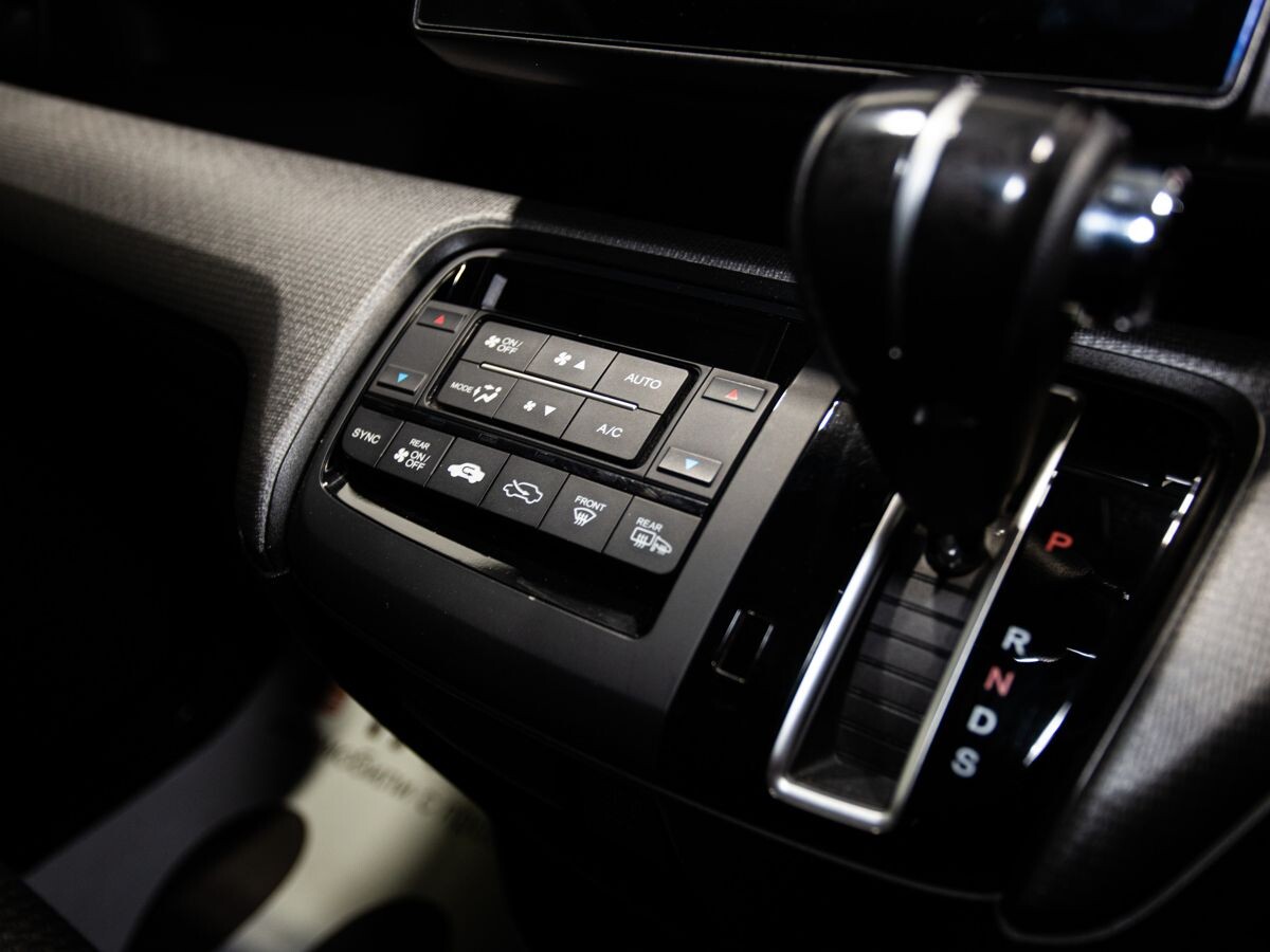 Honda Stepwgn 2018 - фото автомобиля