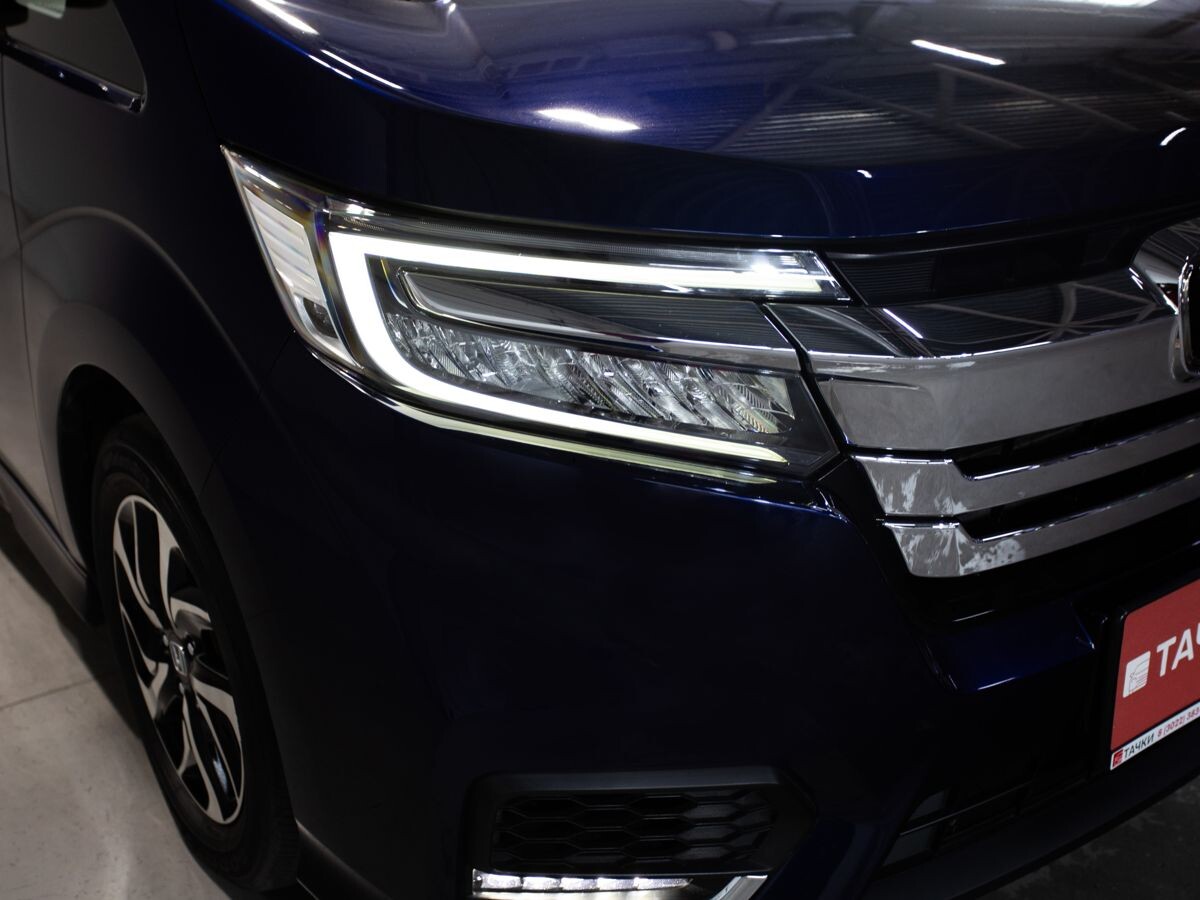 Honda Stepwgn 2018 - фото автомобиля