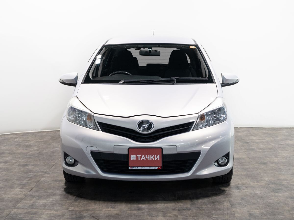 Toyota Vitz 2013 - фото автомобиля