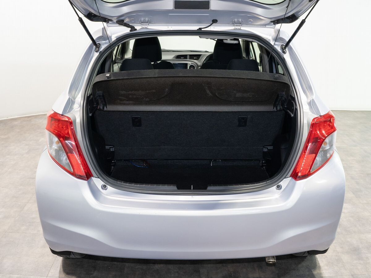 Toyota Vitz 2013 - фото автомобиля