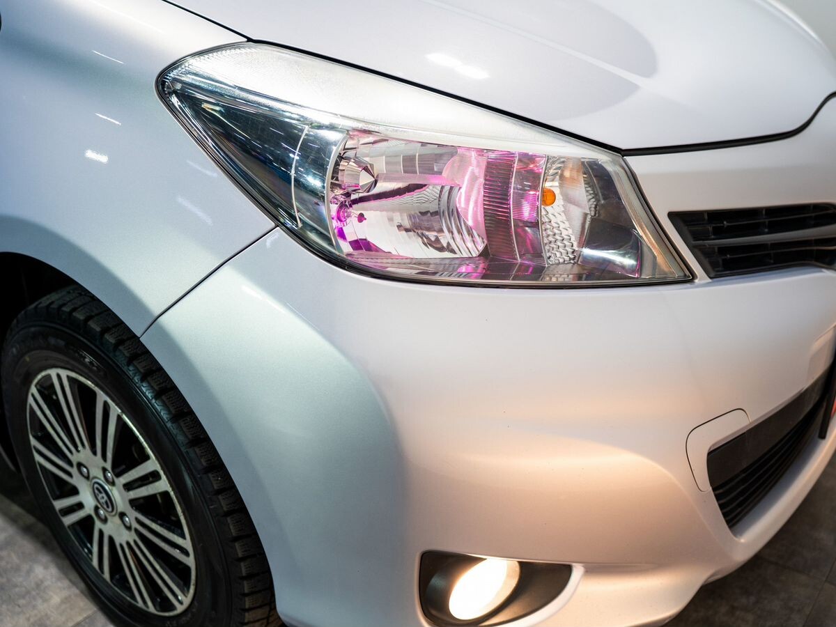 Toyota Vitz 2013 - фото автомобиля