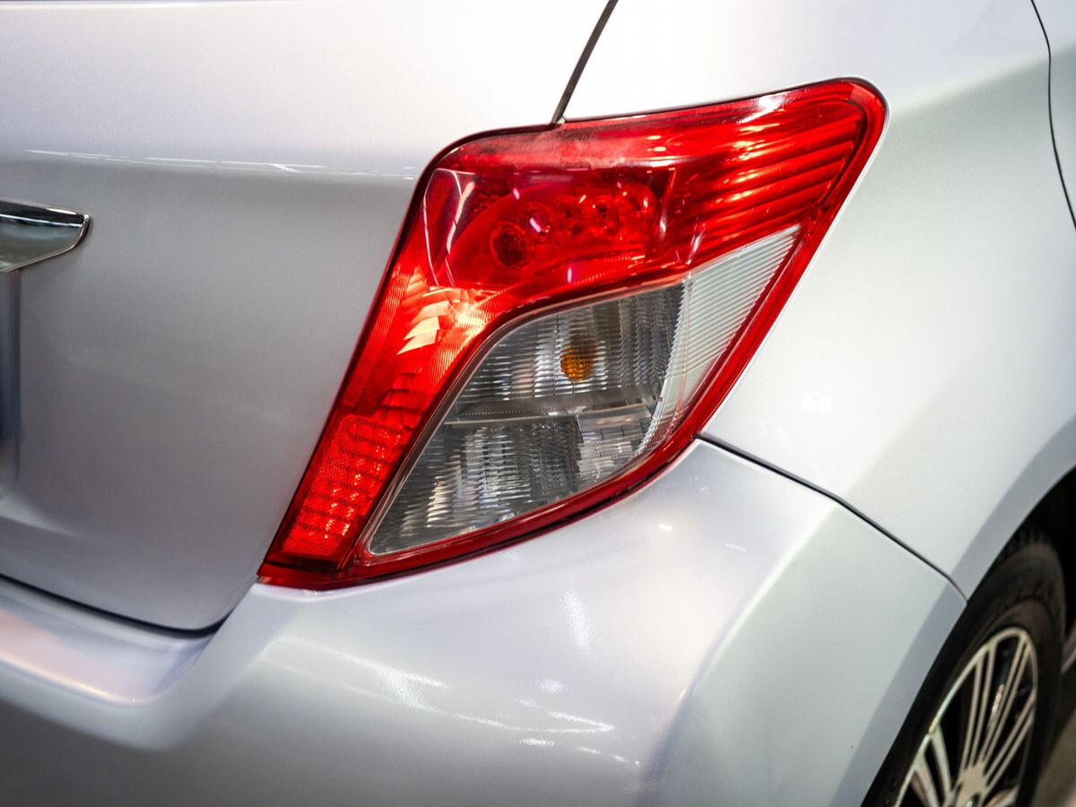 Toyota Vitz 2013 - фото автомобиля