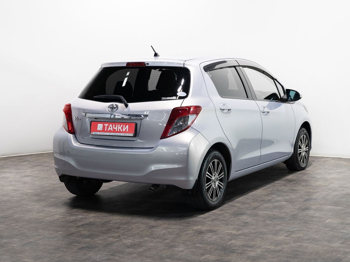 Toyota Vitz 2013 - фото автомобиля