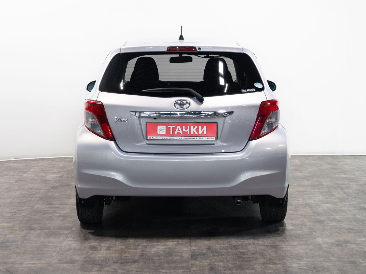 Toyota Vitz 2013 - фото автомобиля