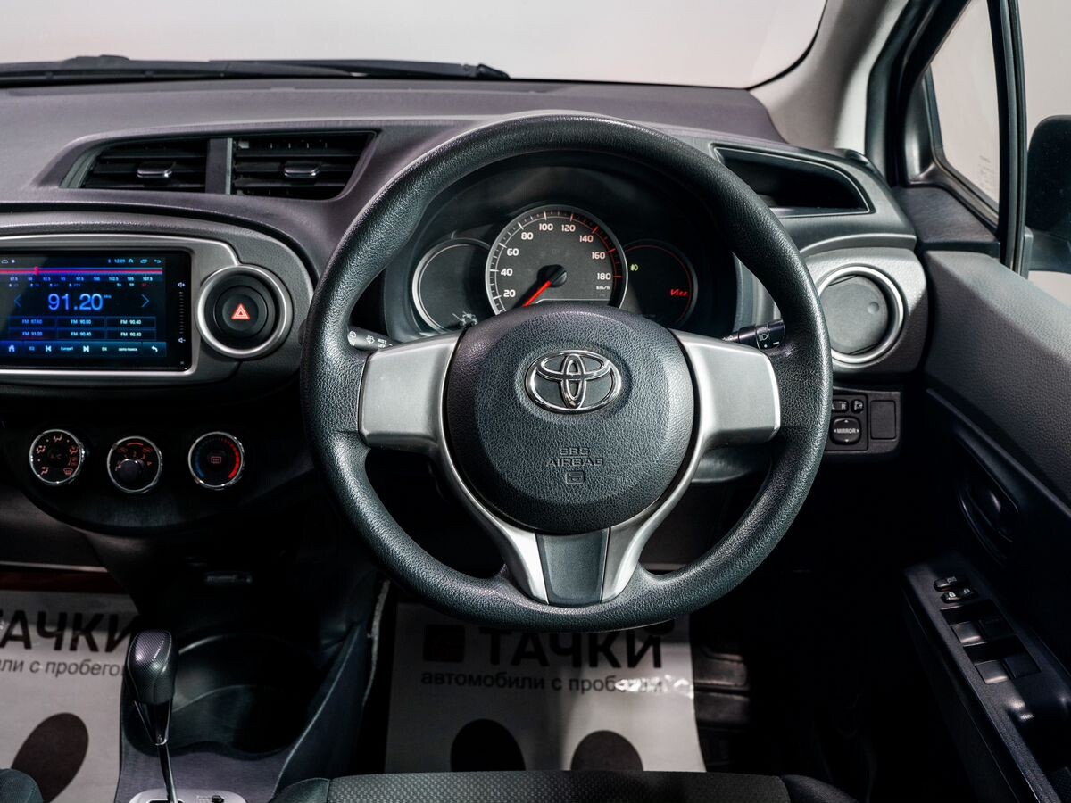Toyota Vitz 2013 - фото автомобиля