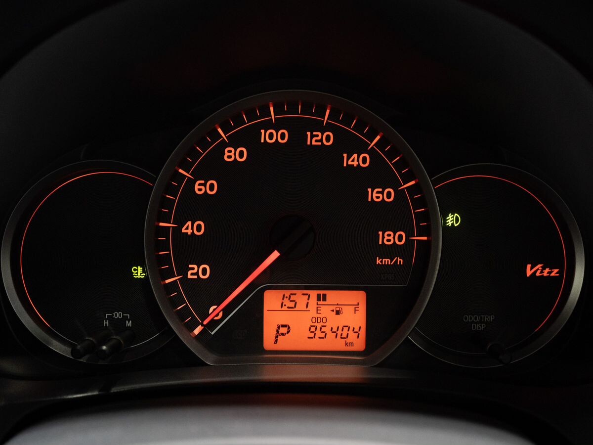 Toyota Vitz 2013 - фото автомобиля