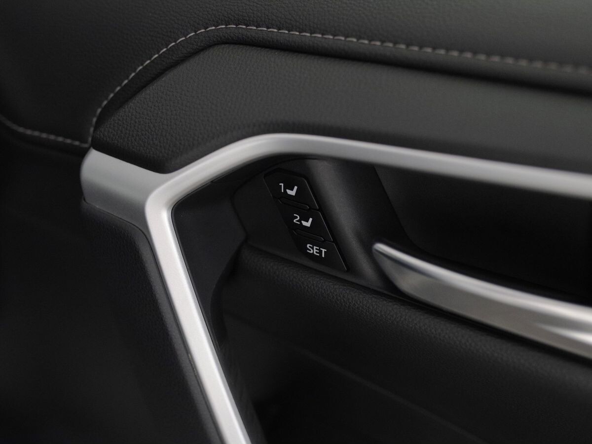 Toyota RAV4 2019 - фото автомобиля
