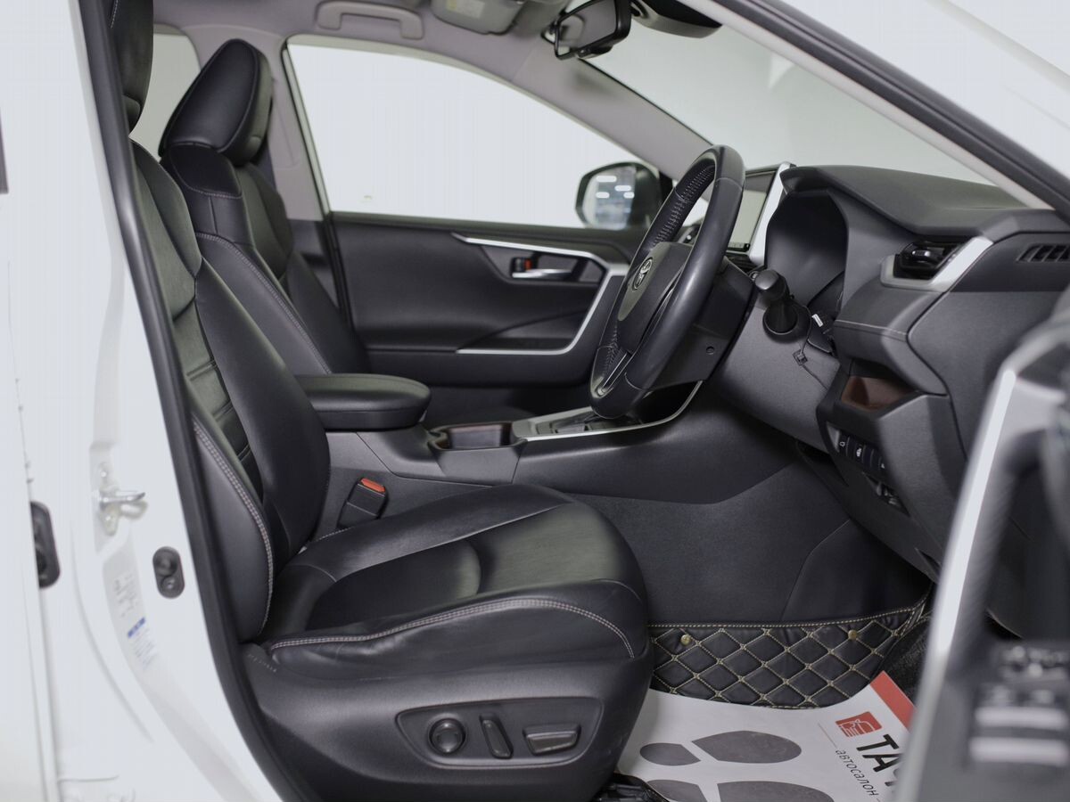 Toyota RAV4 2019 - фото автомобиля