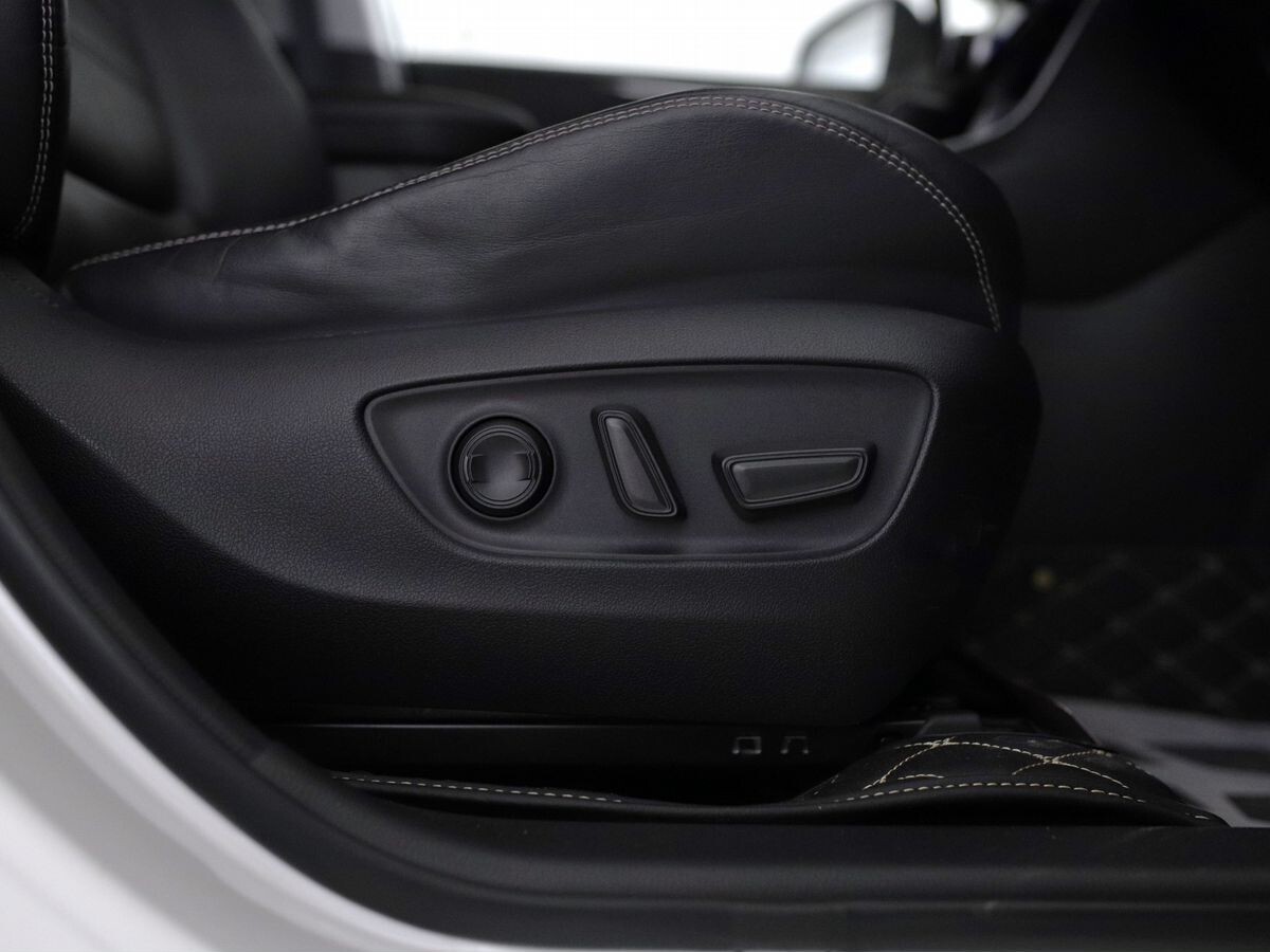 Toyota RAV4 2019 - фото автомобиля