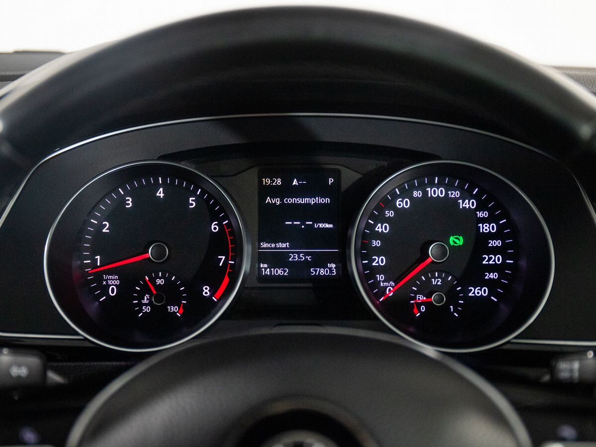 Volkswagen Passat 2015 - фото автомобиля