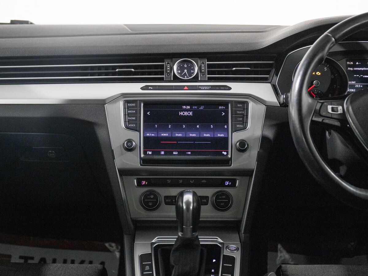 Volkswagen Passat 2015 - фото автомобиля