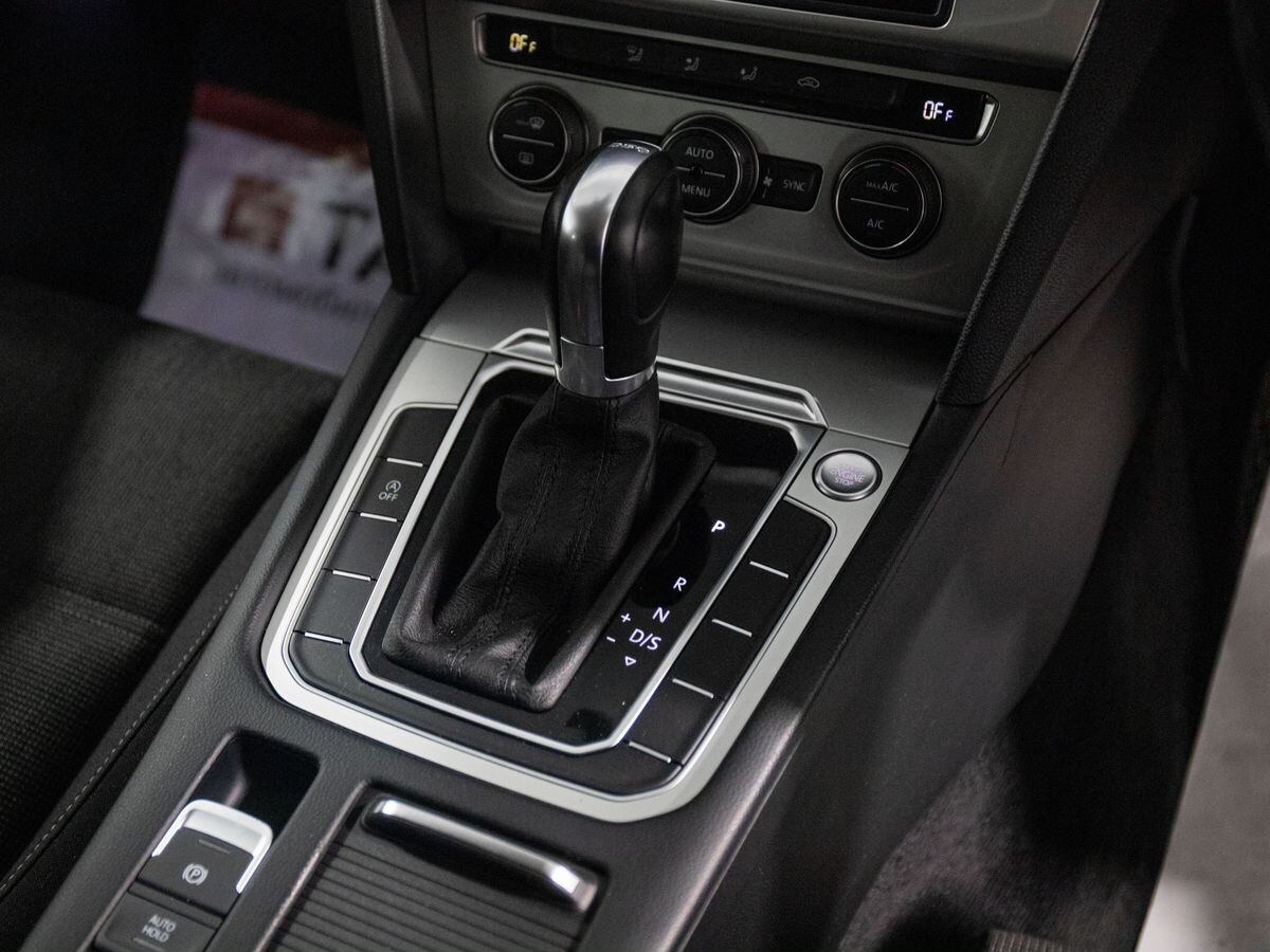 Volkswagen Passat 2015 - фото автомобиля