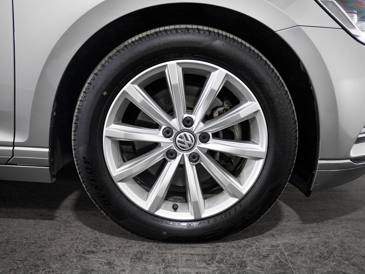 Volkswagen Passat 2015 - фото автомобиля