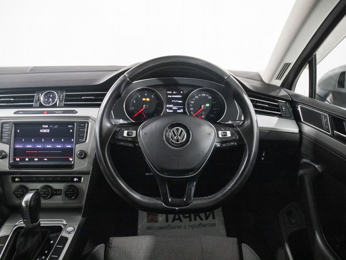 Volkswagen Passat 2015 - фото автомобиля