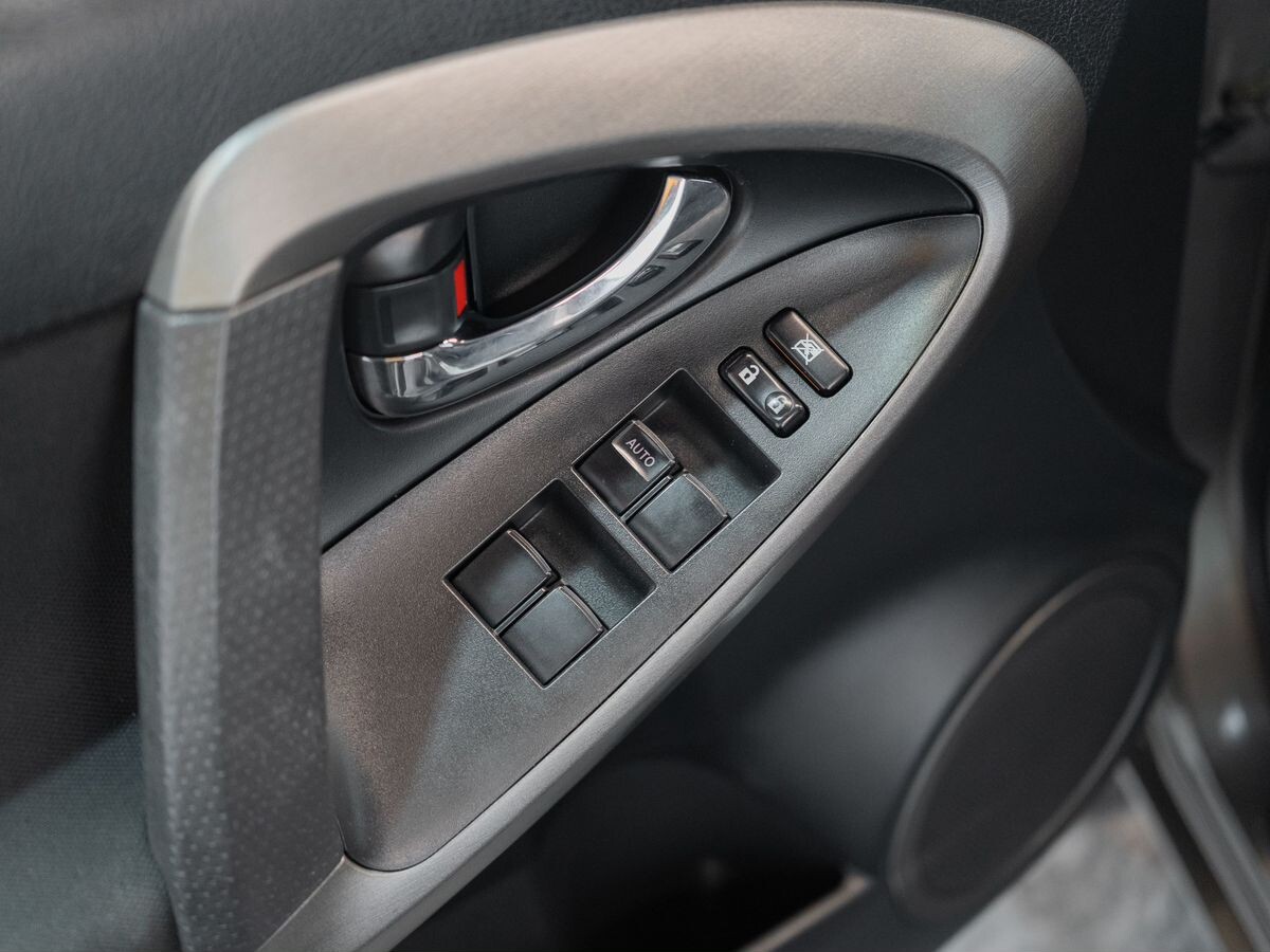 Toyota RAV4 2010 - фото автомобиля