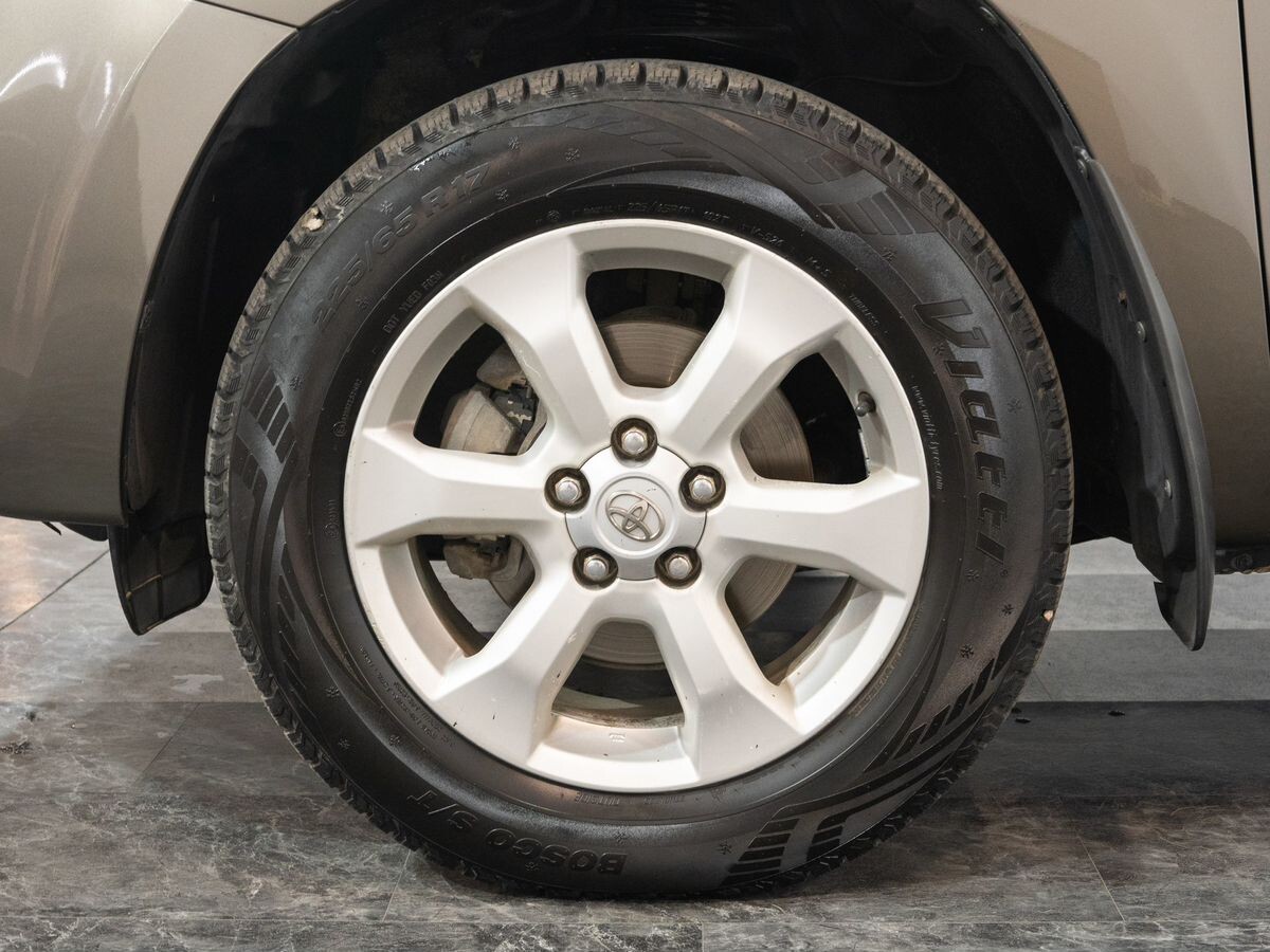 Toyota RAV4 2010 - фото автомобиля