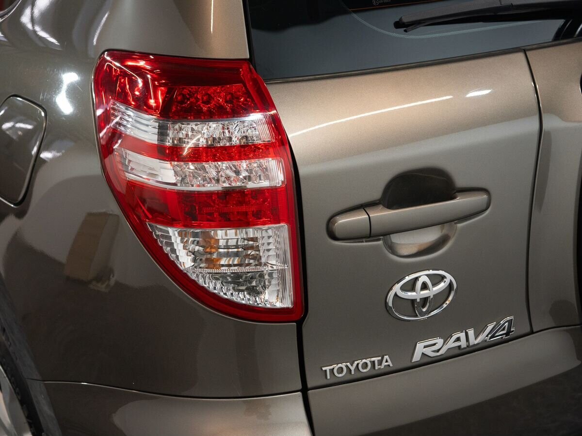 Toyota RAV4 2010 - фото автомобиля