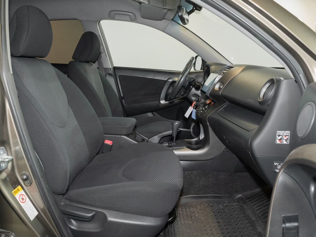Toyota RAV4 2010 - фото автомобиля