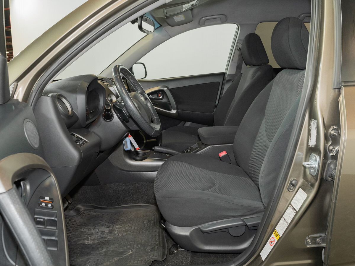 Toyota RAV4 2010 - фото автомобиля