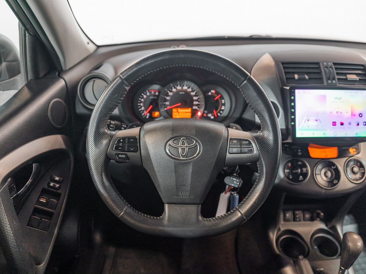 Toyota RAV4 2010 - фото автомобиля