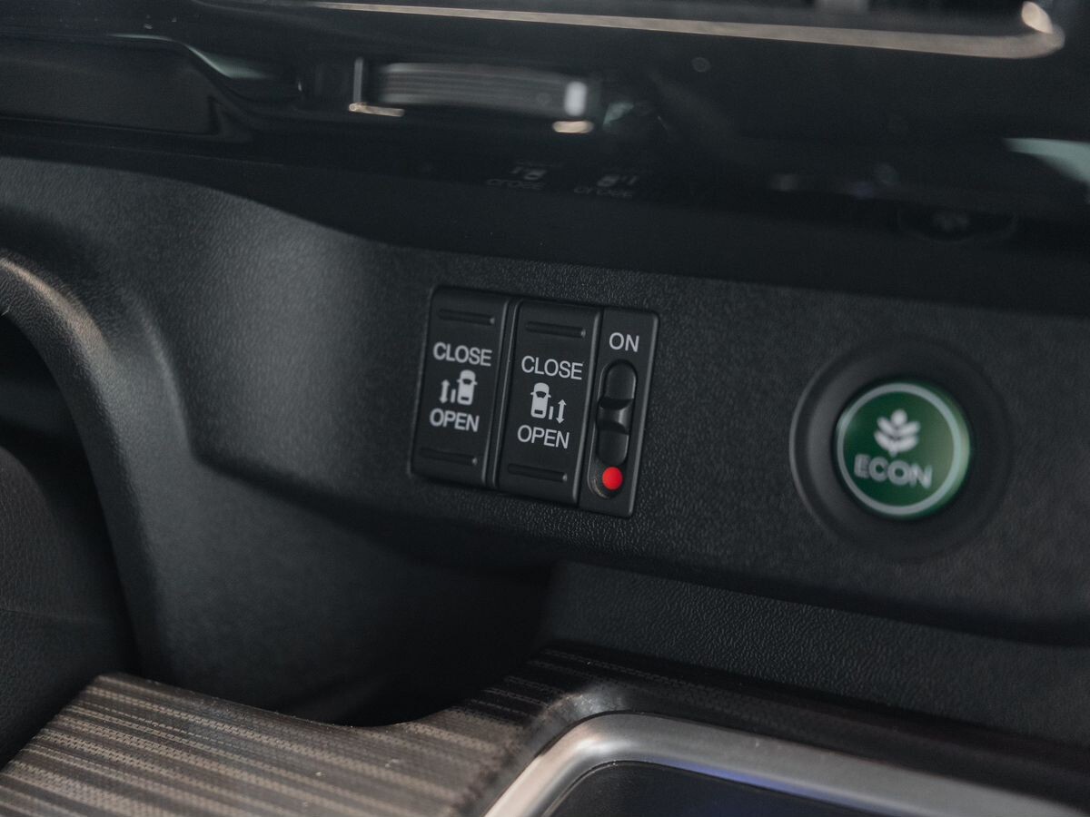 Honda Stepwgn 2015 - фото автомобиля