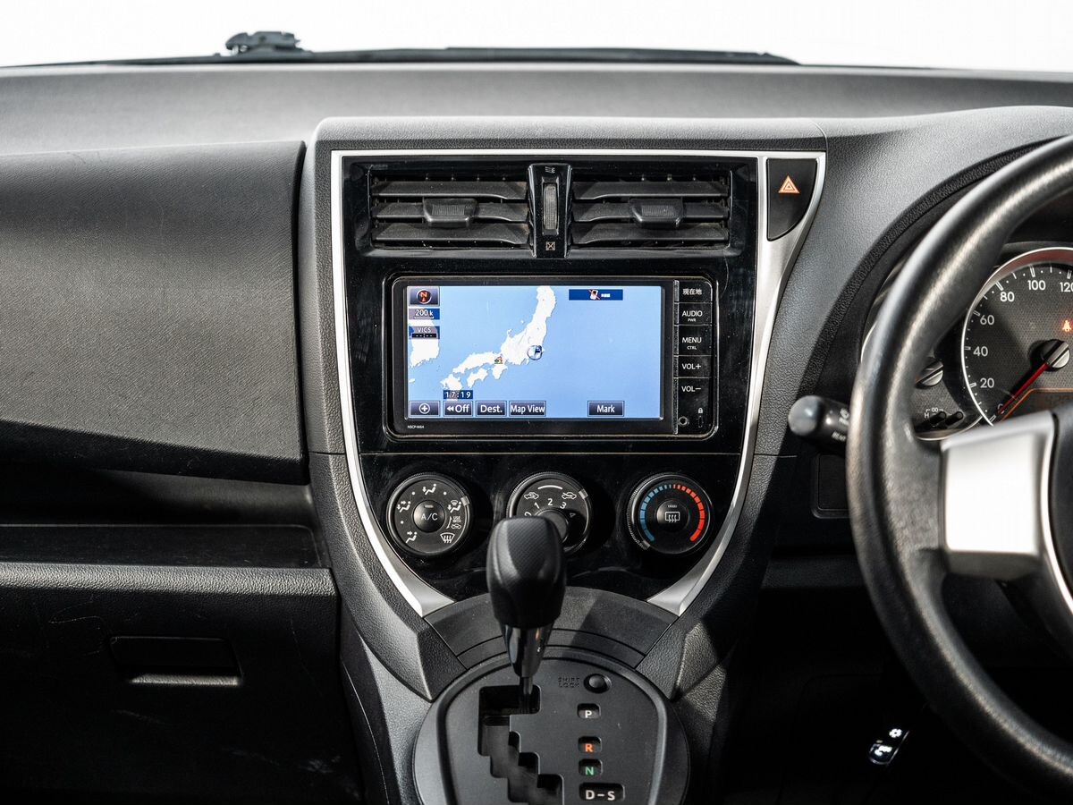 Toyota Ractis 2015 - фото автомобиля