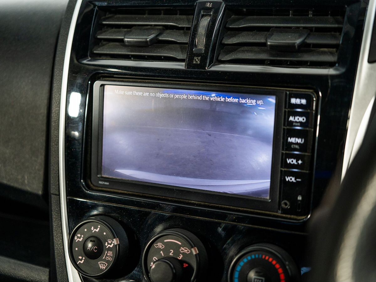 Toyota Ractis 2015 - фото автомобиля