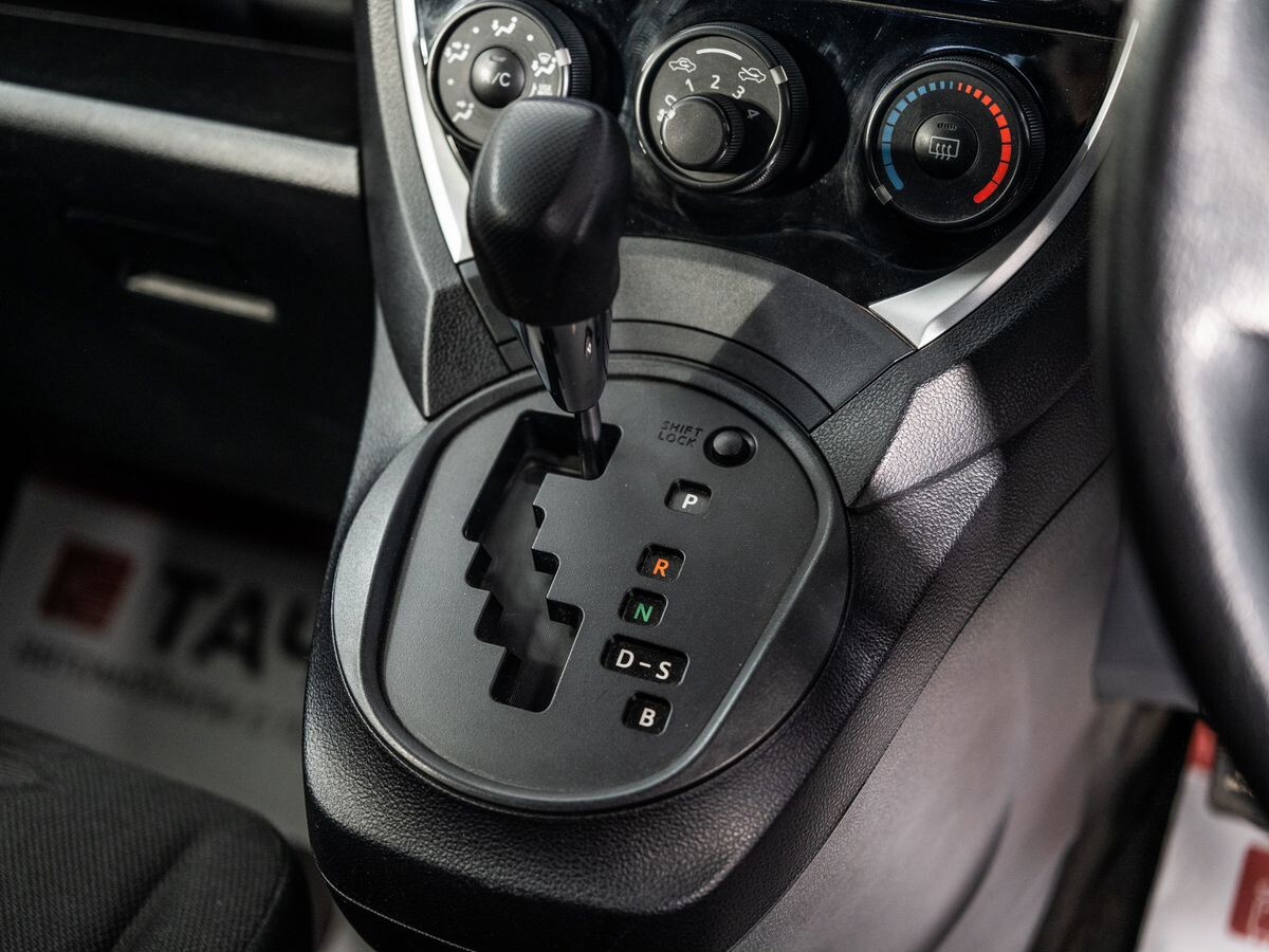 Toyota Ractis 2015 - фото автомобиля
