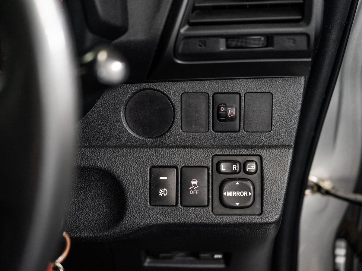 Toyota Ractis 2015 - фото автомобиля