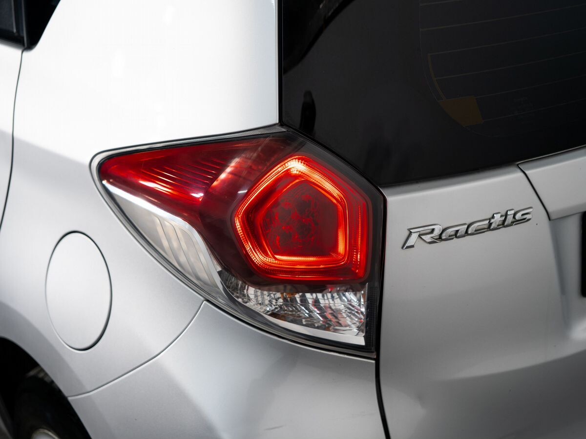 Toyota Ractis 2015 - фото автомобиля