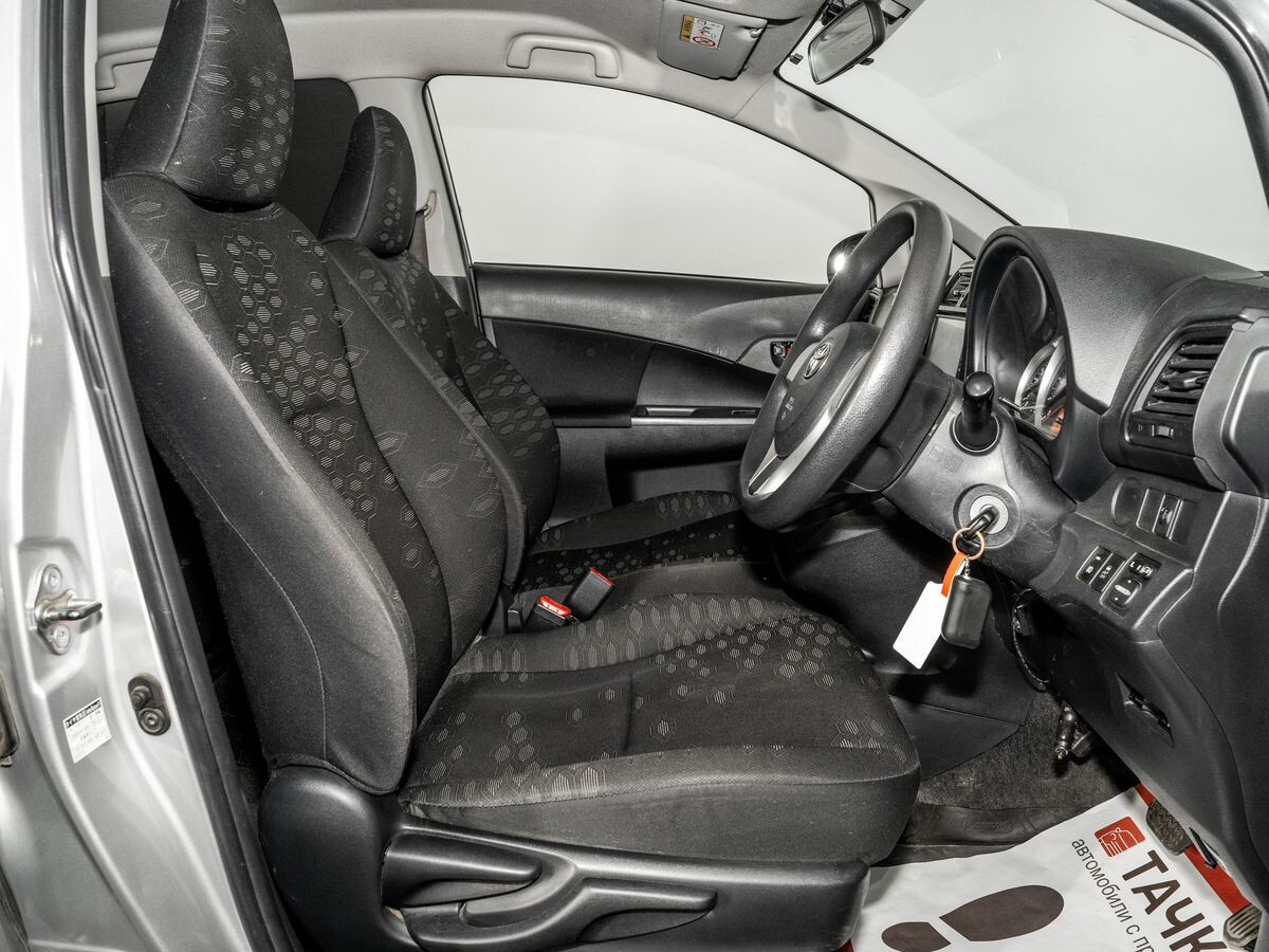 Toyota Ractis 2015 - фото автомобиля