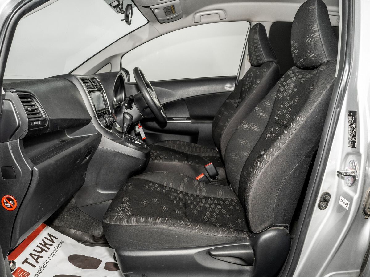 Toyota Ractis 2015 - фото автомобиля