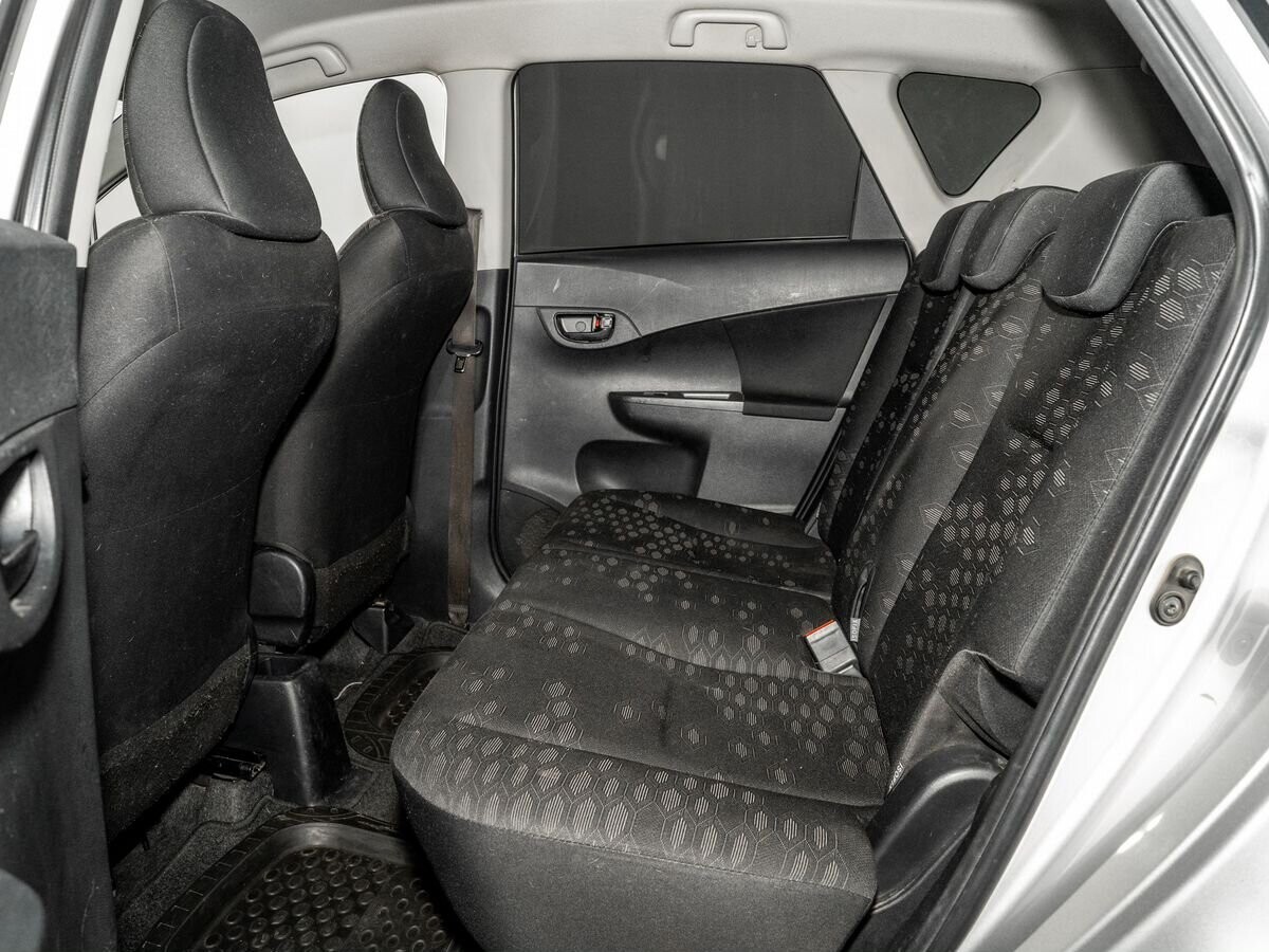 Toyota Ractis 2015 - фото автомобиля