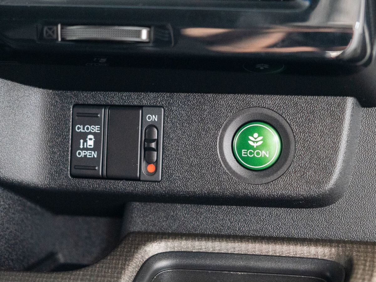 Honda Stepwgn 2016 - фото автомобиля