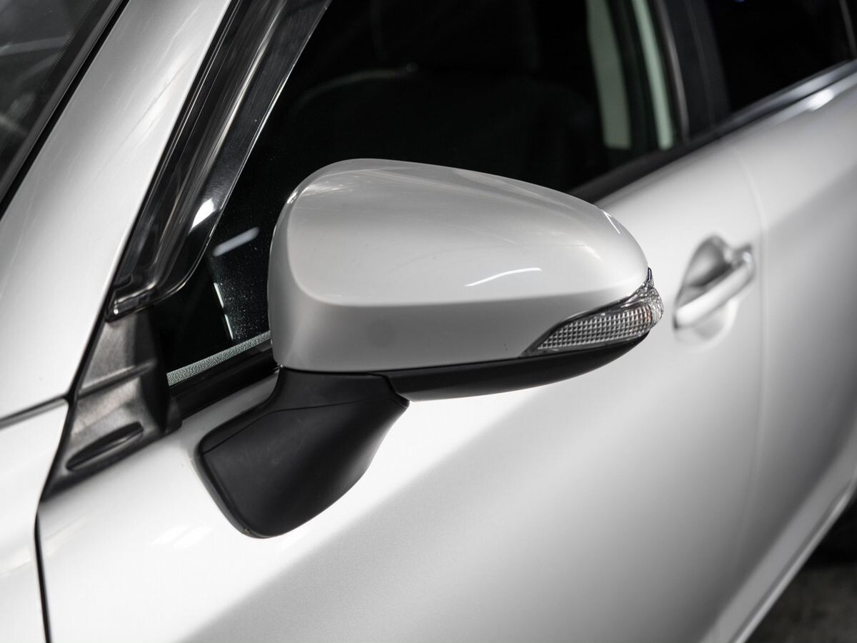 Toyota Corolla Fielder 2015 - фото автомобиля