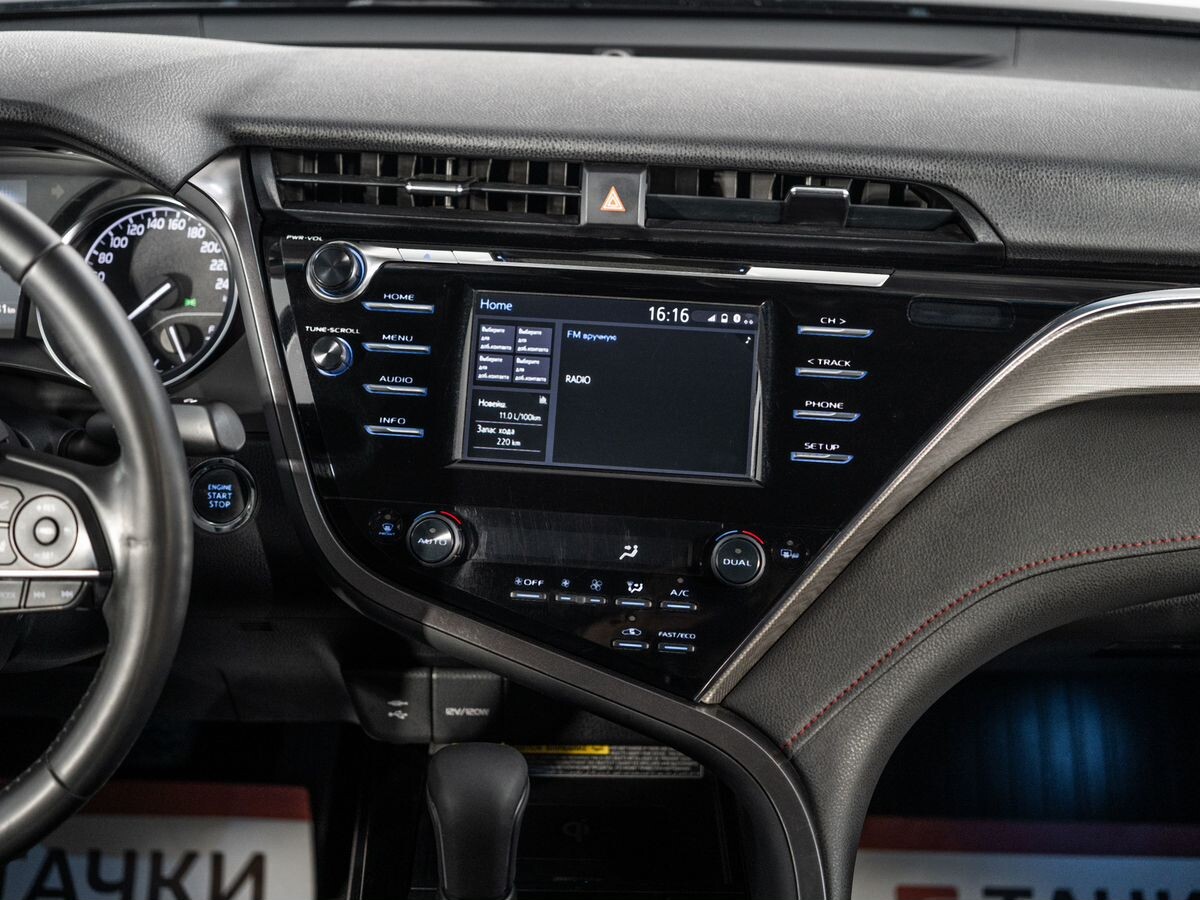 Toyota Camry 2020 - фото автомобиля