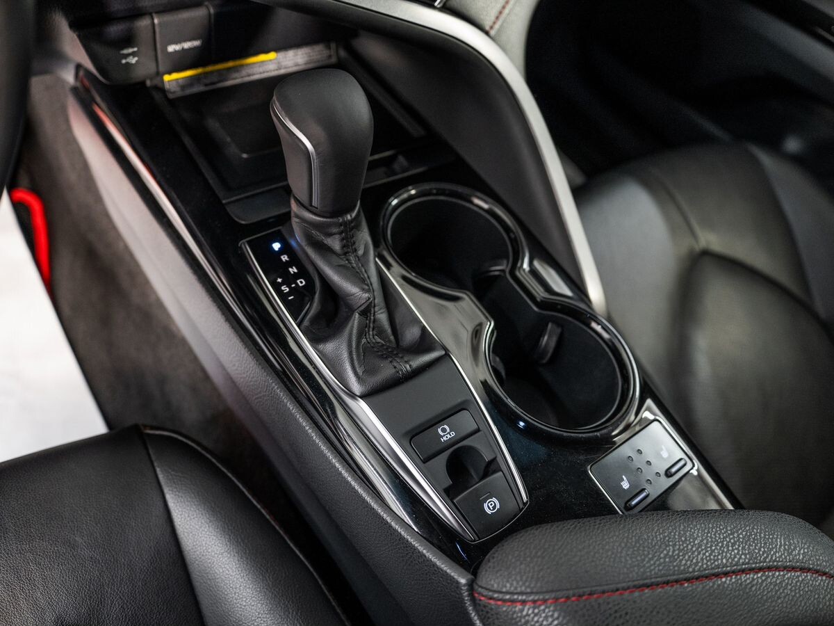 Toyota Camry 2020 - фото автомобиля
