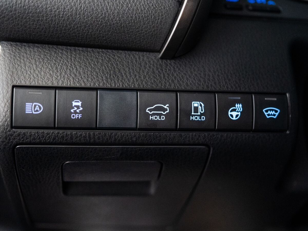Toyota Camry 2020 - фото автомобиля