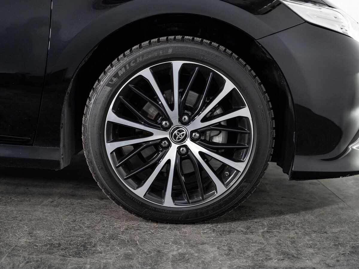 Toyota Camry 2020 - фото автомобиля