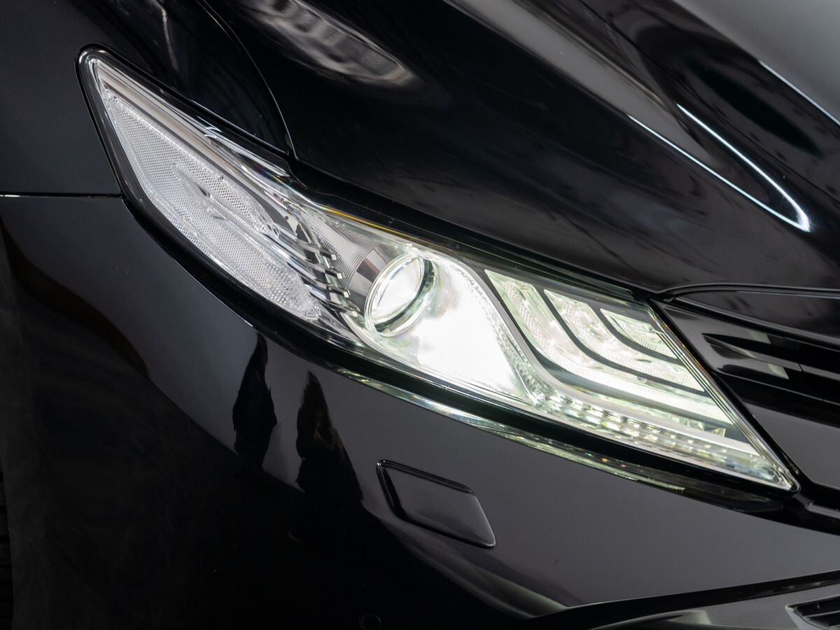 Toyota Camry 2020 - фото автомобиля