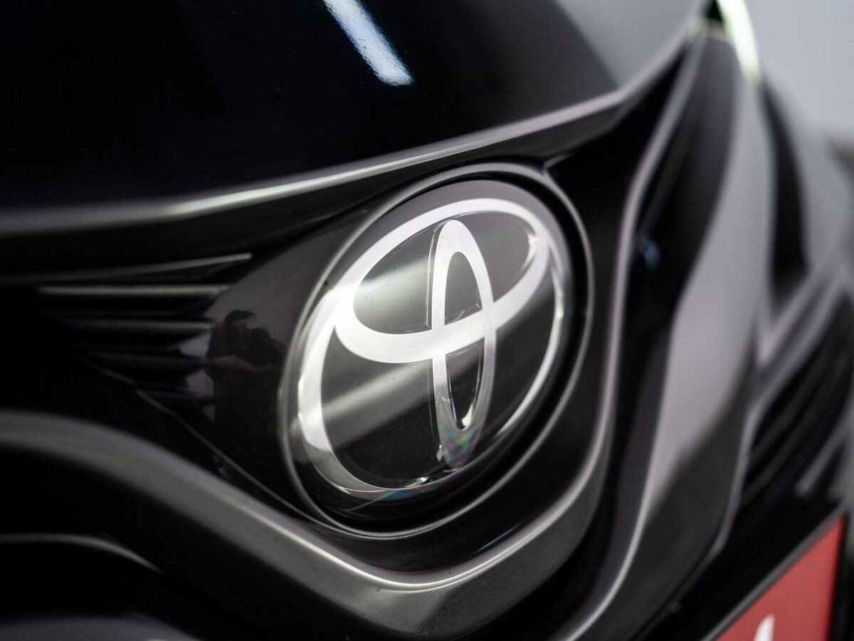 Toyota Camry 2020 - фото автомобиля