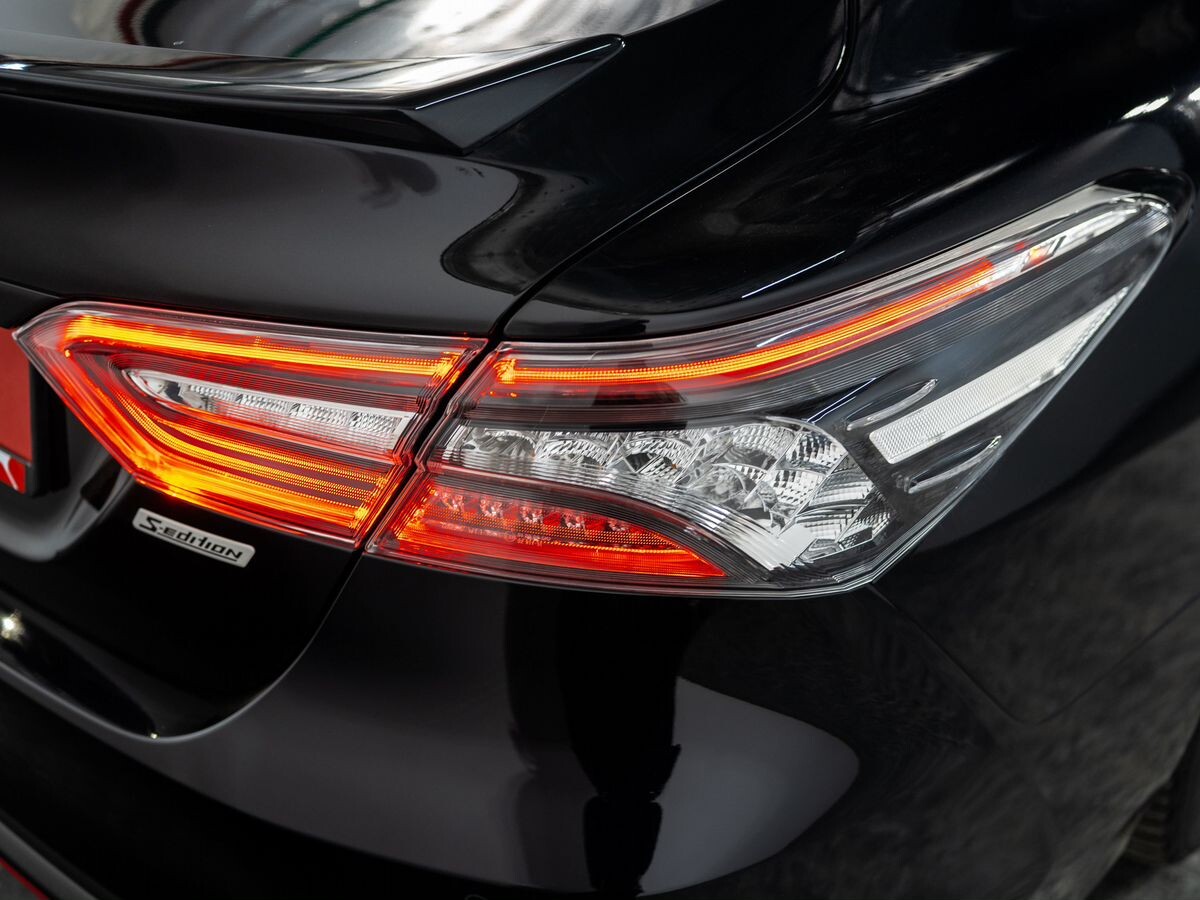 Toyota Camry 2020 - фото автомобиля